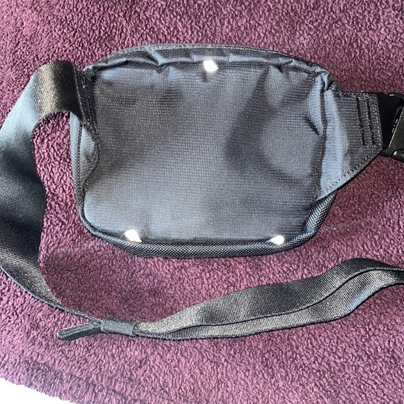 *NWOT* HERSCHEL SUPPLY CO. TOUR HIP PACK SMALL BLACK- UNISEX - Picture 6 of 8